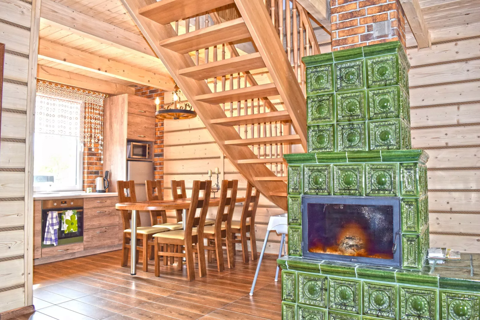 A house on the shore of the lake-Dining room