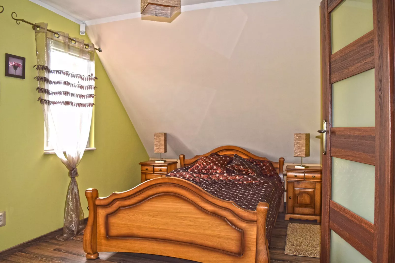 A house on the shore of the lake-Bedroom