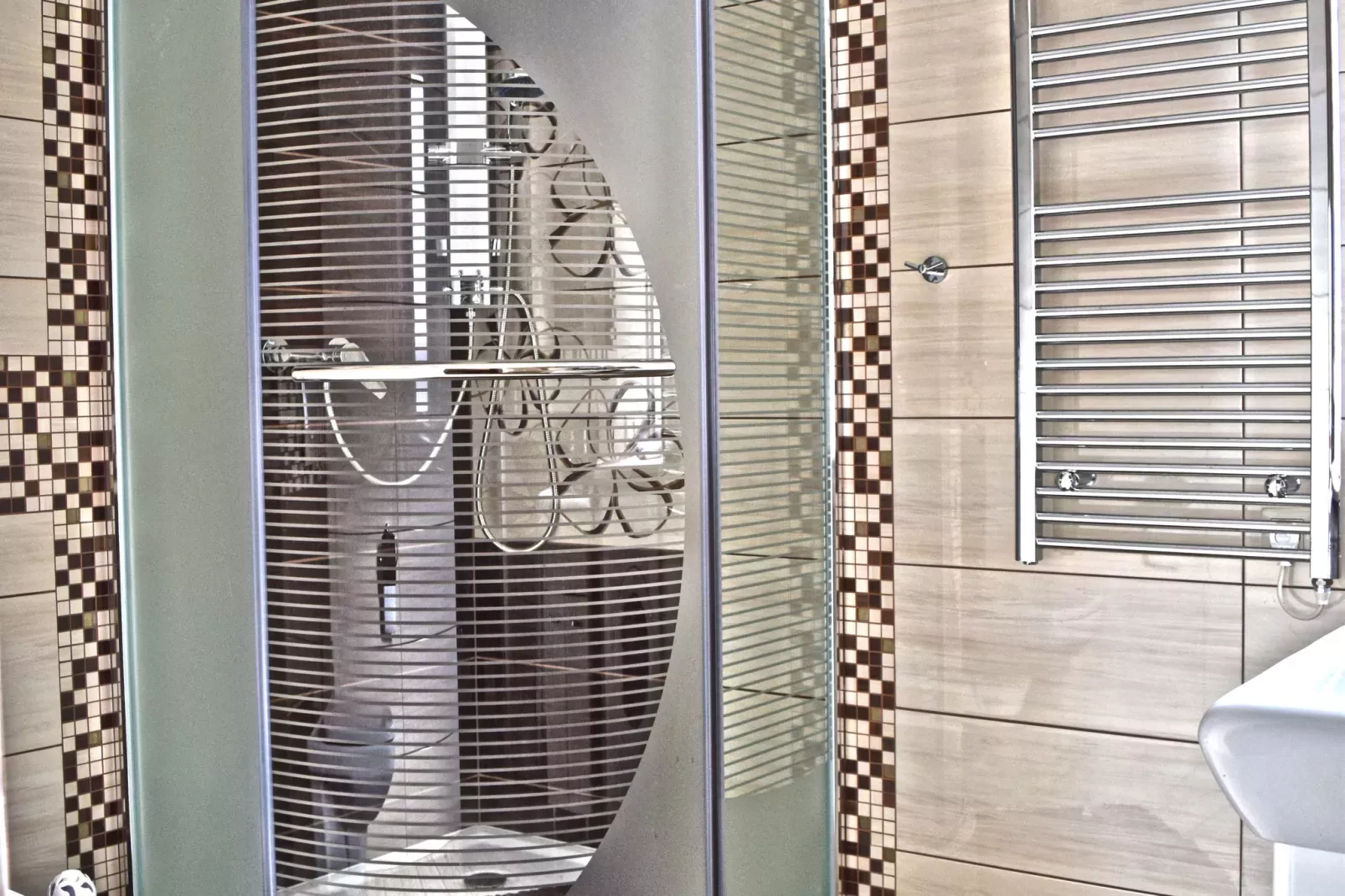 A house on the shore of the lake-Bathroom