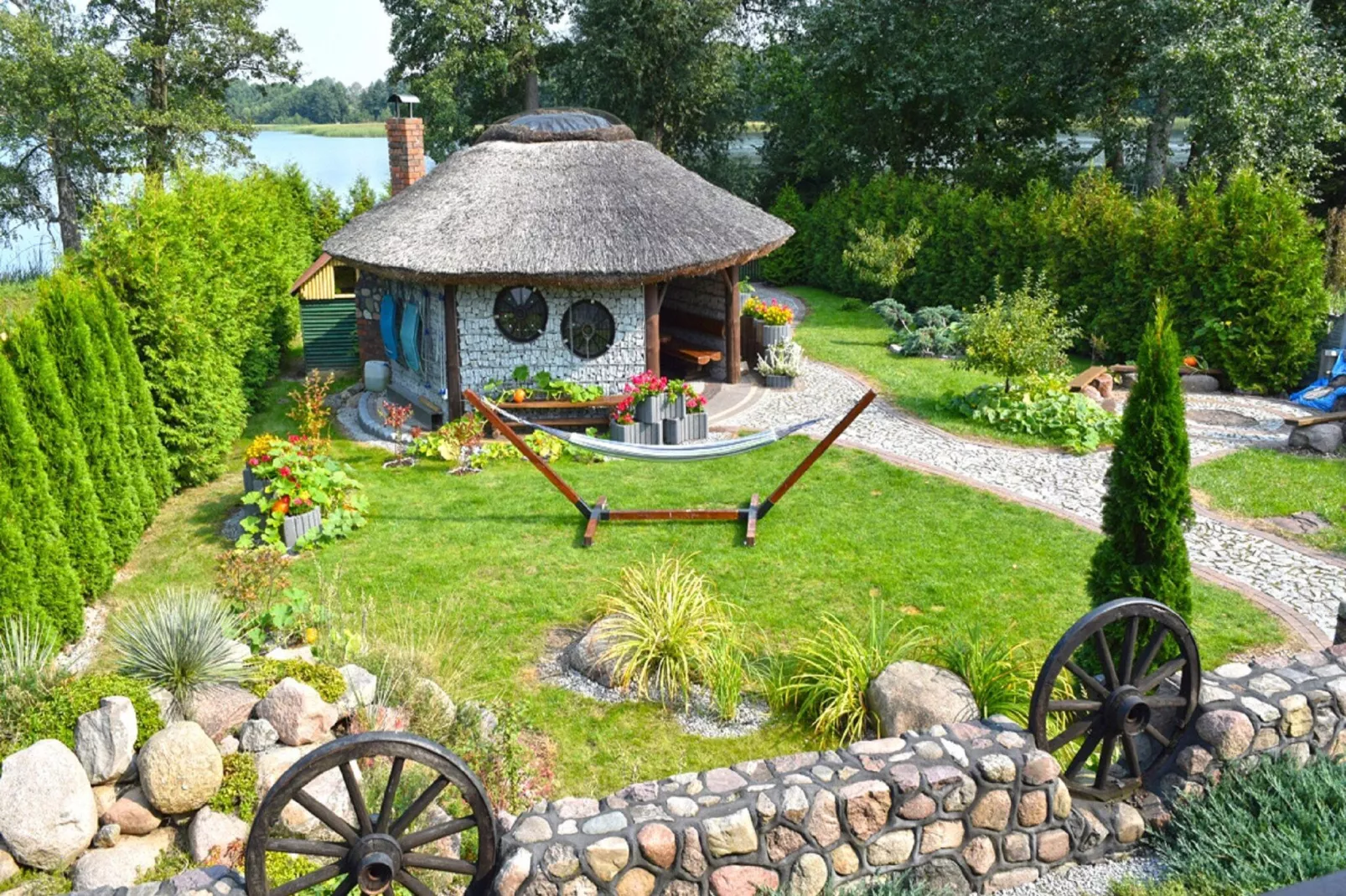 A house on the shore of the lake-Exterior summer