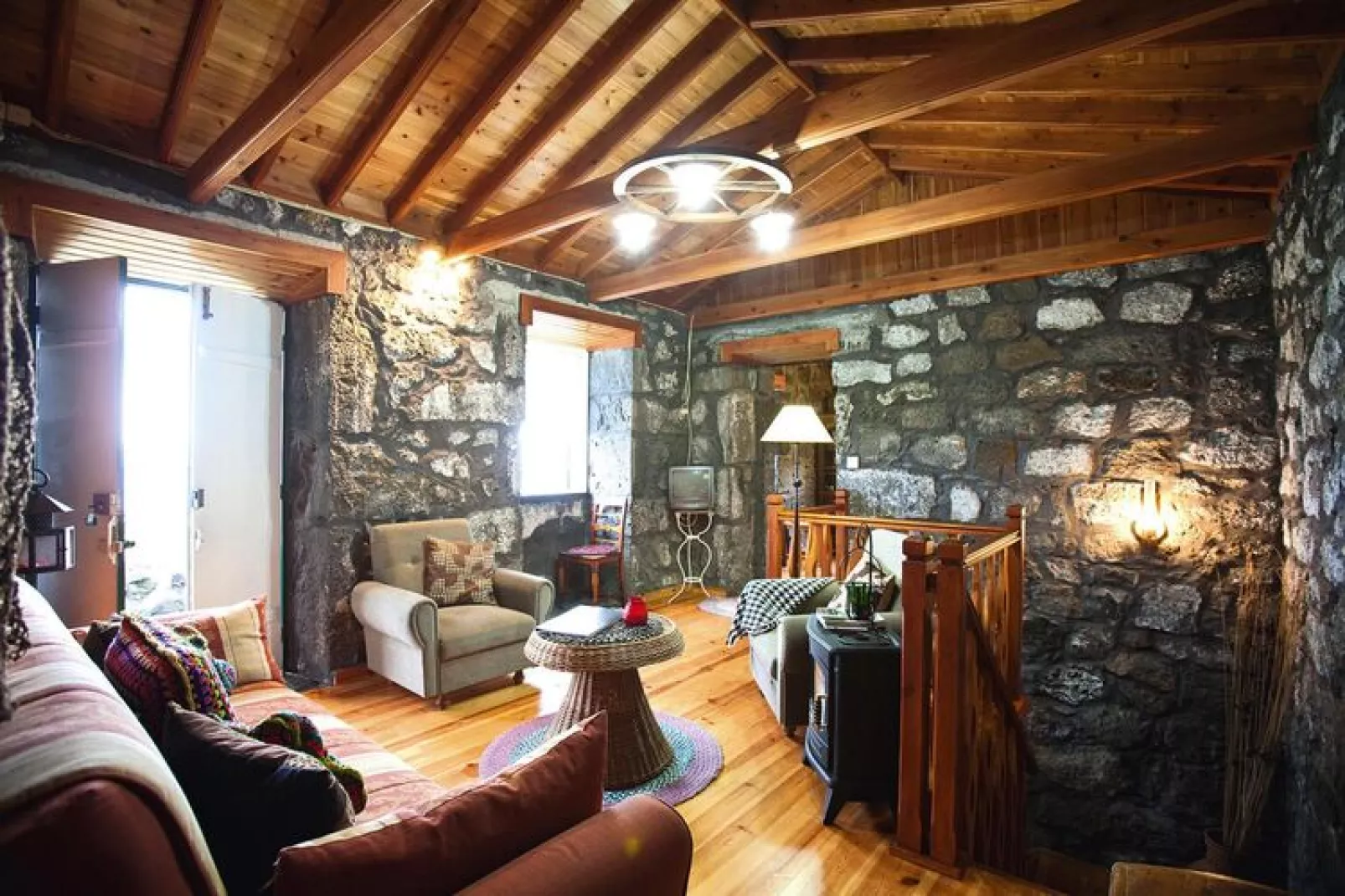 Ferienhäuser Adegas do Pico in Prainha // Adega T2 / 70-90m2 / vineyard or countryside-Living room