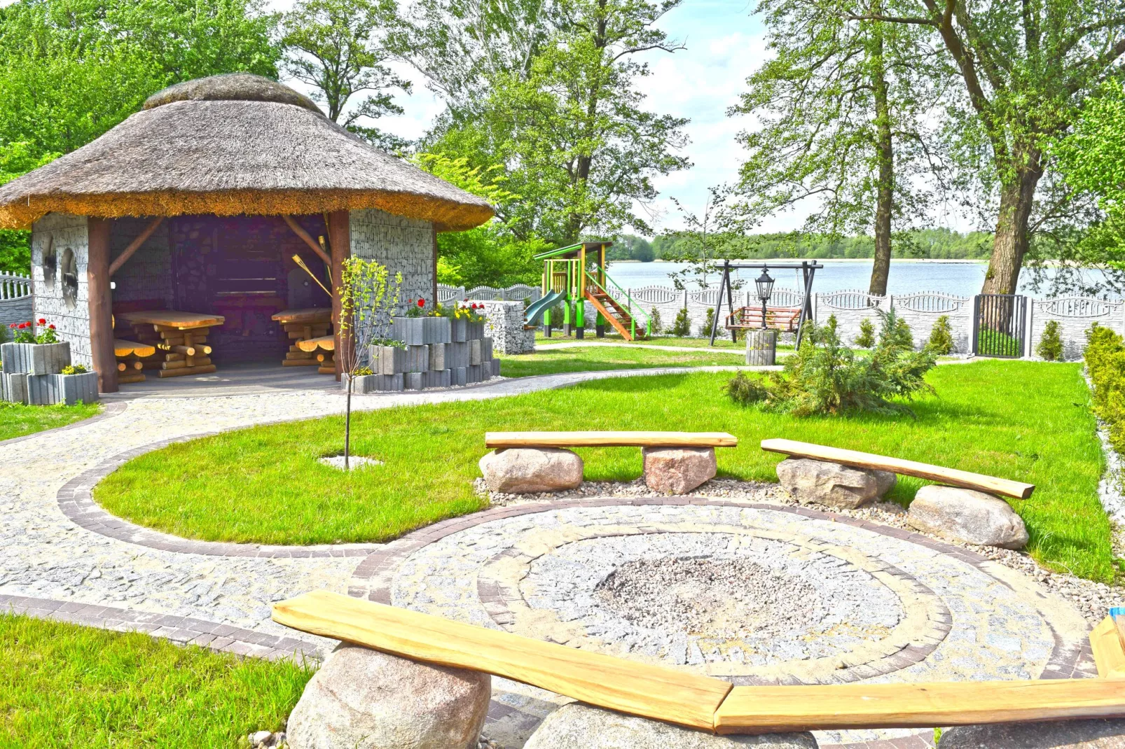 A house on the shore of the lake-View summer