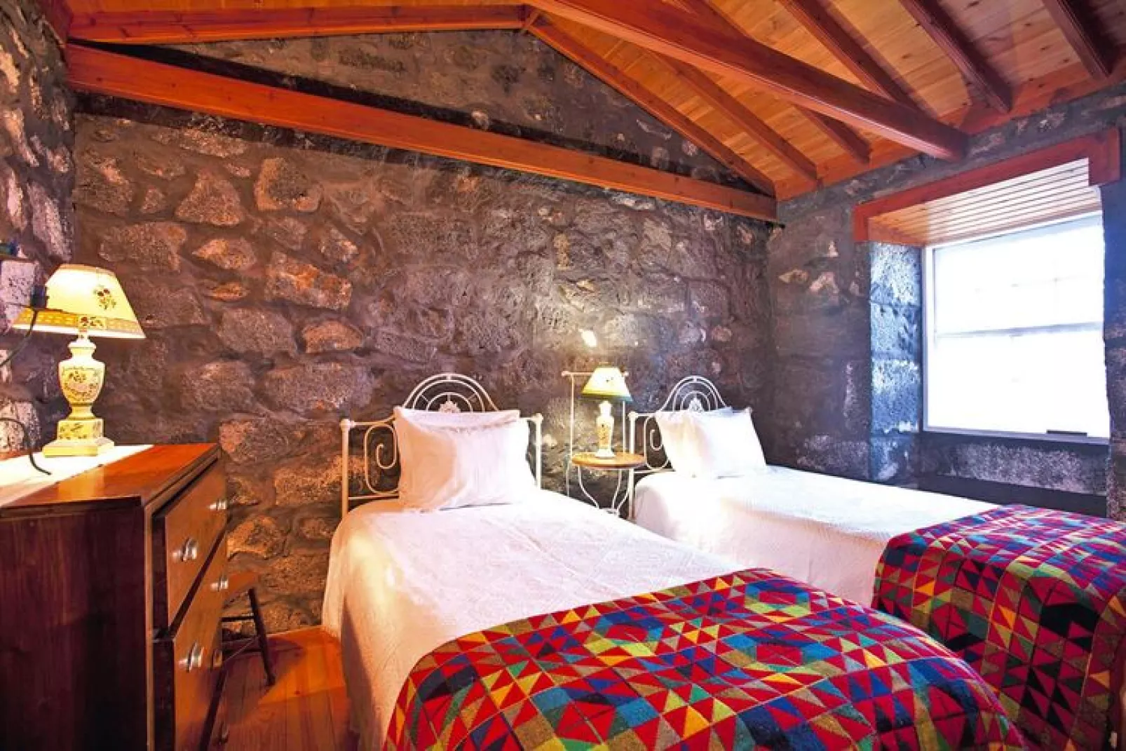 Ferienhäuser Adegas do Pico in Prainha // Adega T2 / 70-90m2 / vineyard or countryside-Bedroom