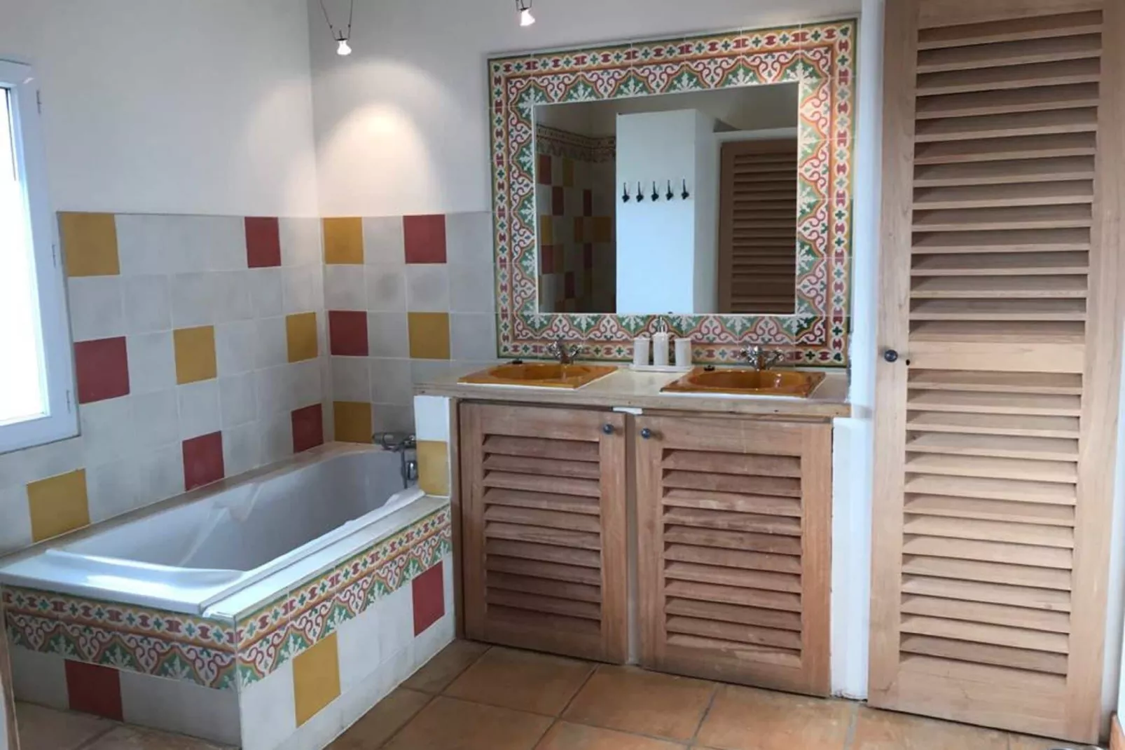 Maison Roquebeauresse-Bathroom