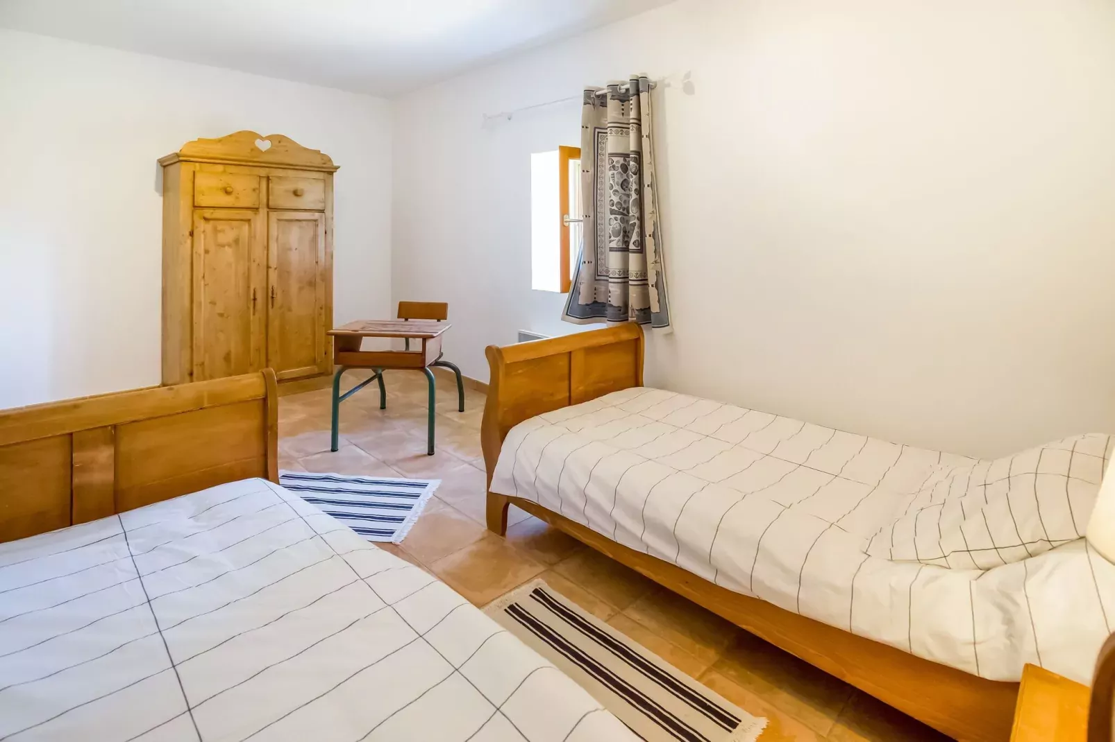 La Bise-Bedroom