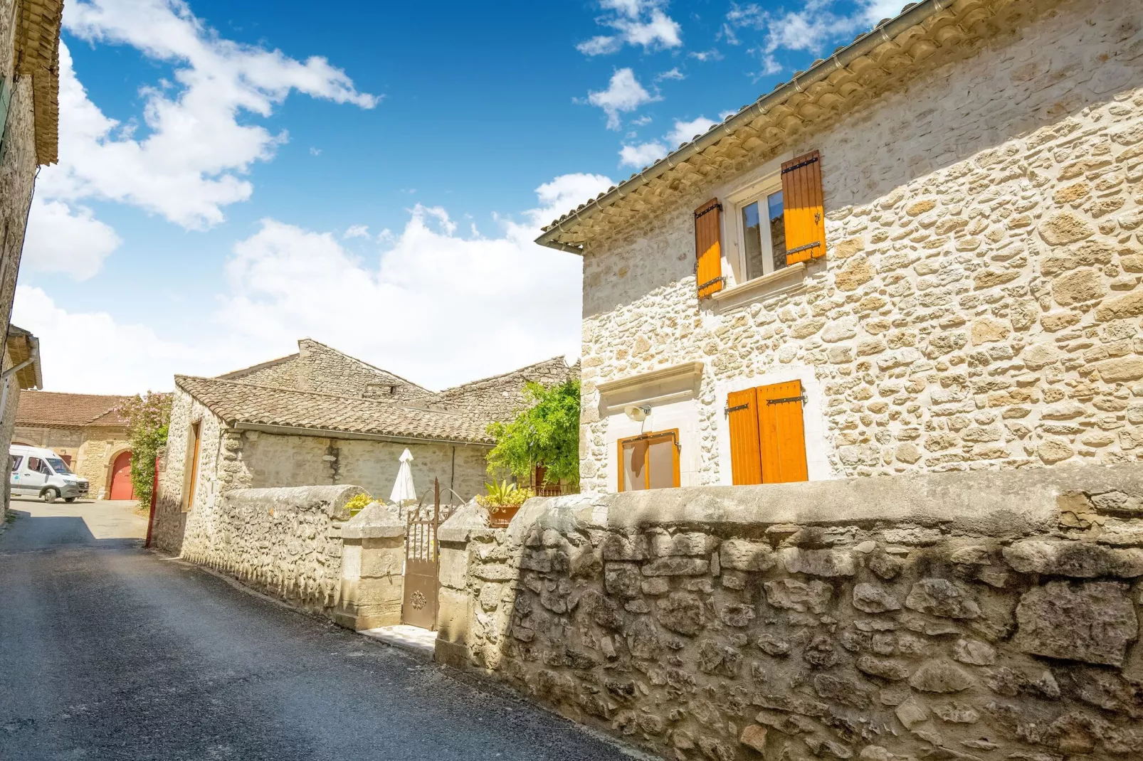 La Bise-Exterior summer