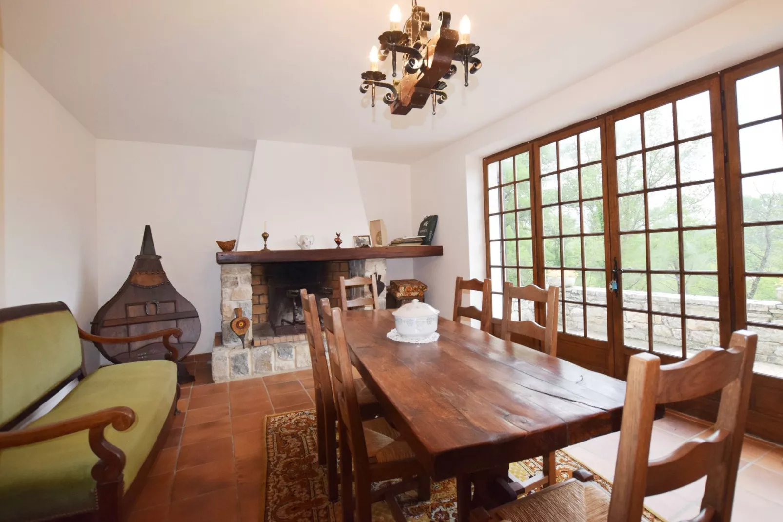 Le Travers-Dining room