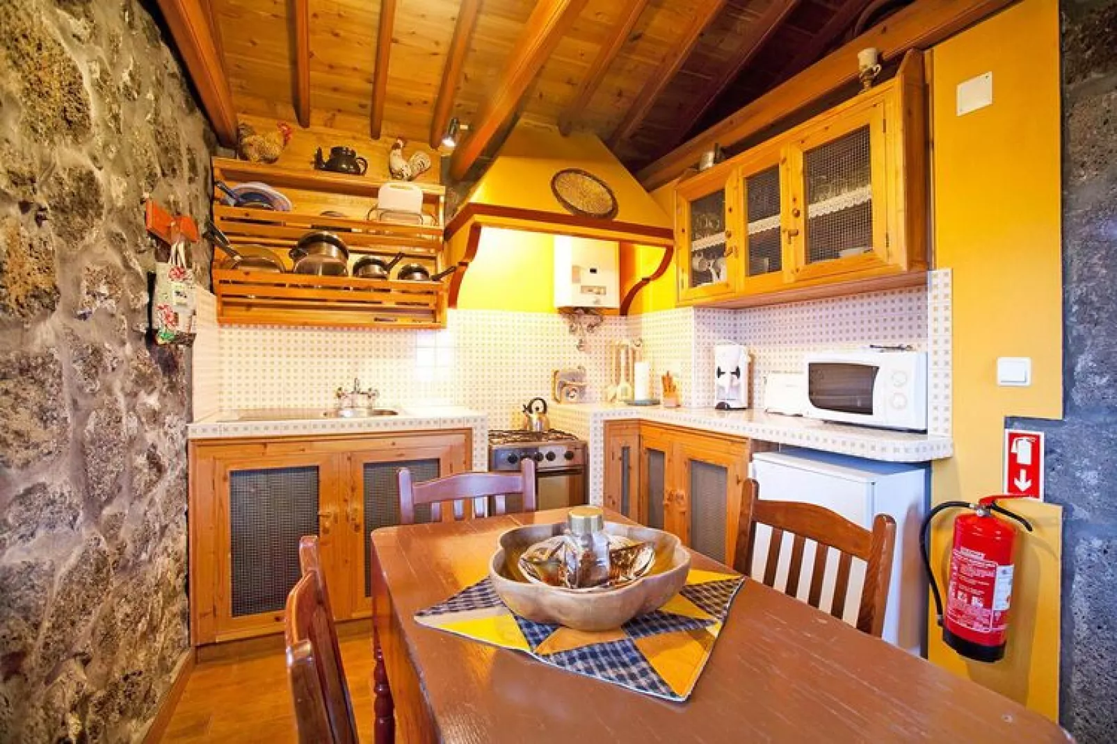 Ferienhäuser Adegas do Pico in Prainha // Adega T2 70-90m2 / sea-Kitchen