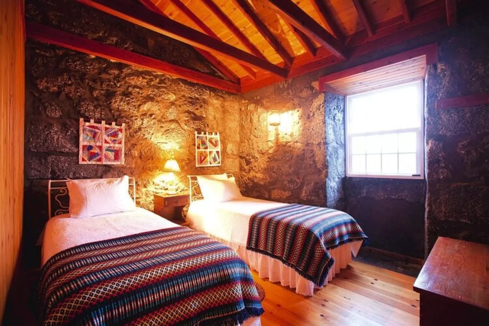 Ferienhäuser Adegas do Pico in Prainha // Adega T2 70-90m2 / sea-Bedroom