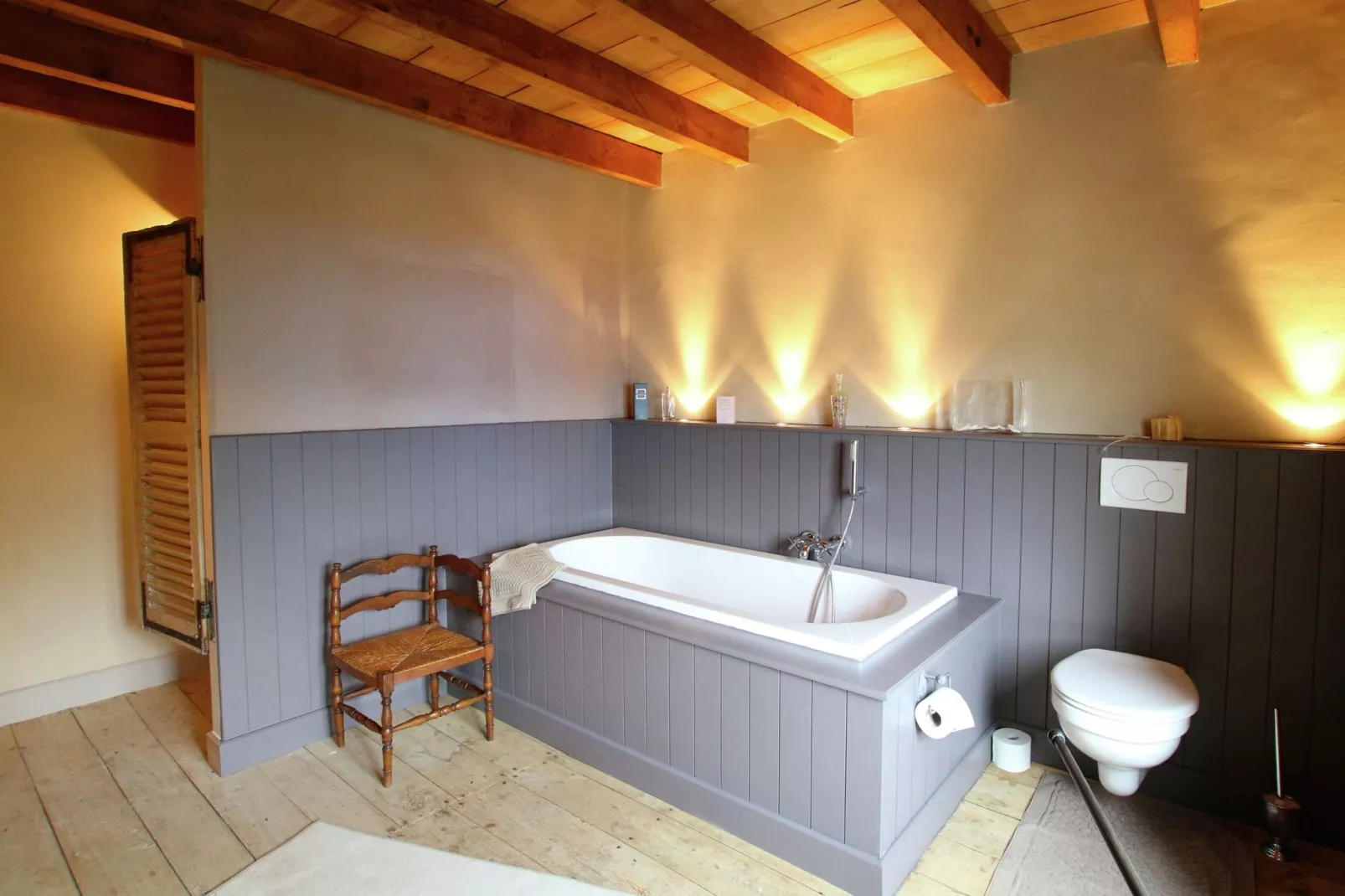 Baillet Latour-Bathroom