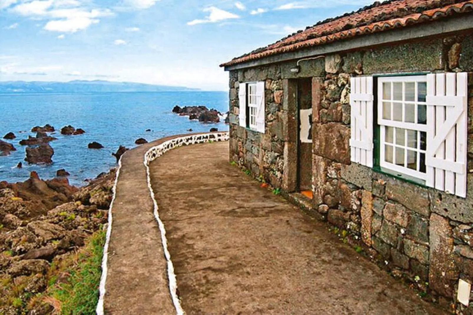 Ferienhäuser Adegas do Pico in Prainha // Adega T2 70-90m2 / sea-Water view