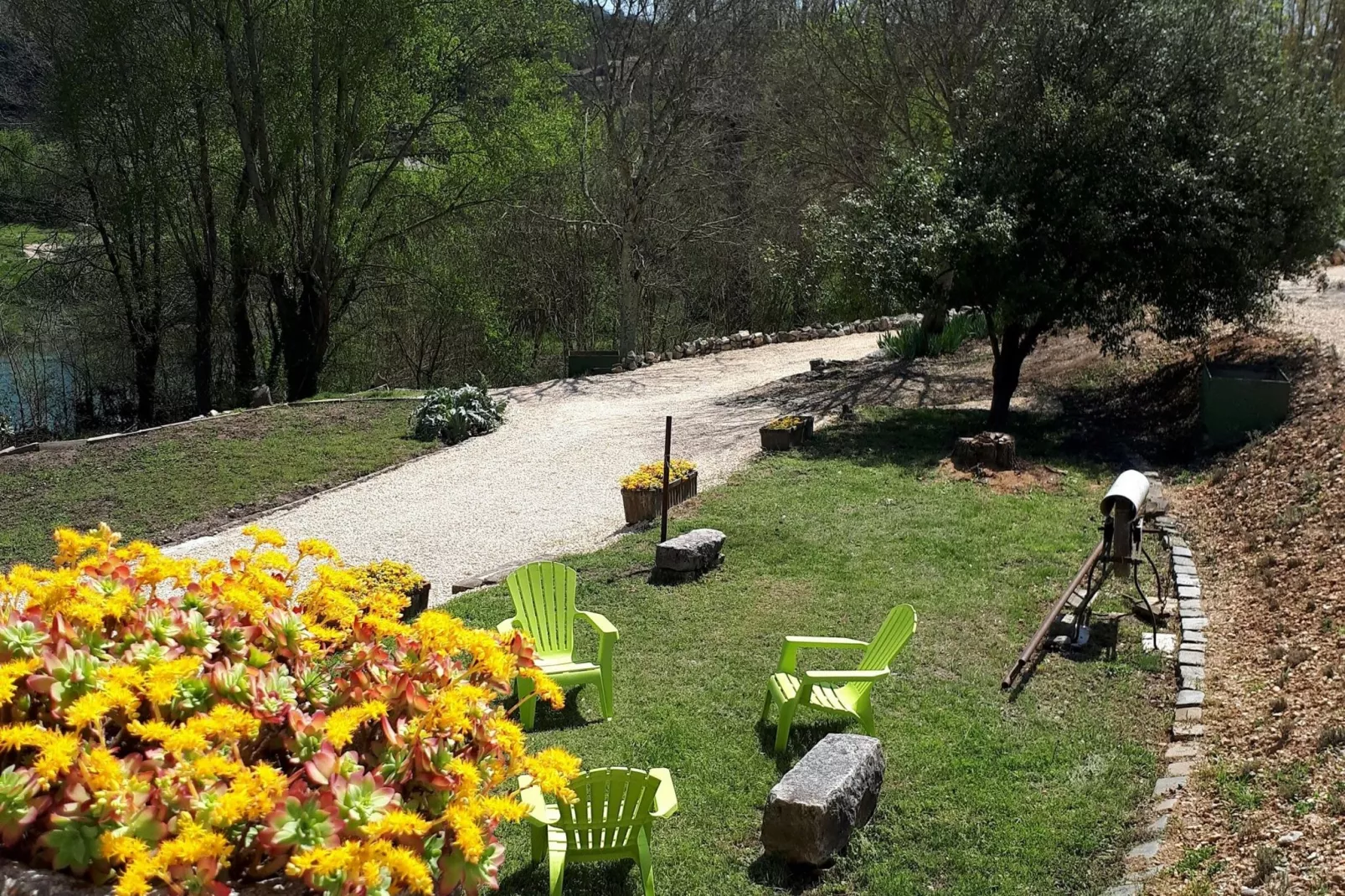 Le Travers-Gardens summer
