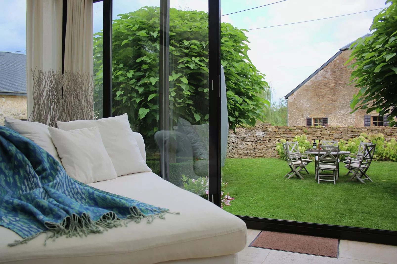 Baillet Latour-Atmosphere