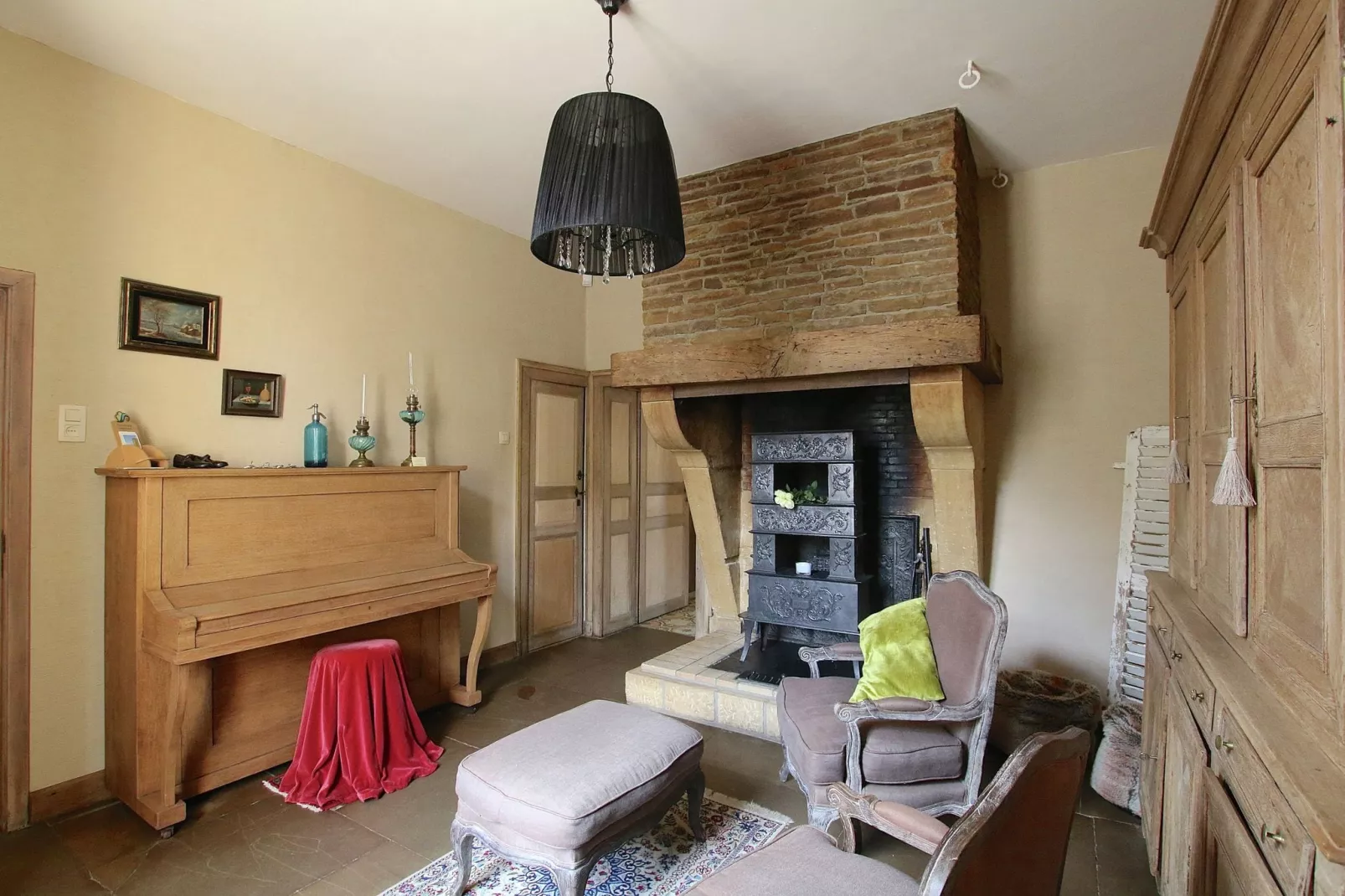 Baillet Latour-Facilities