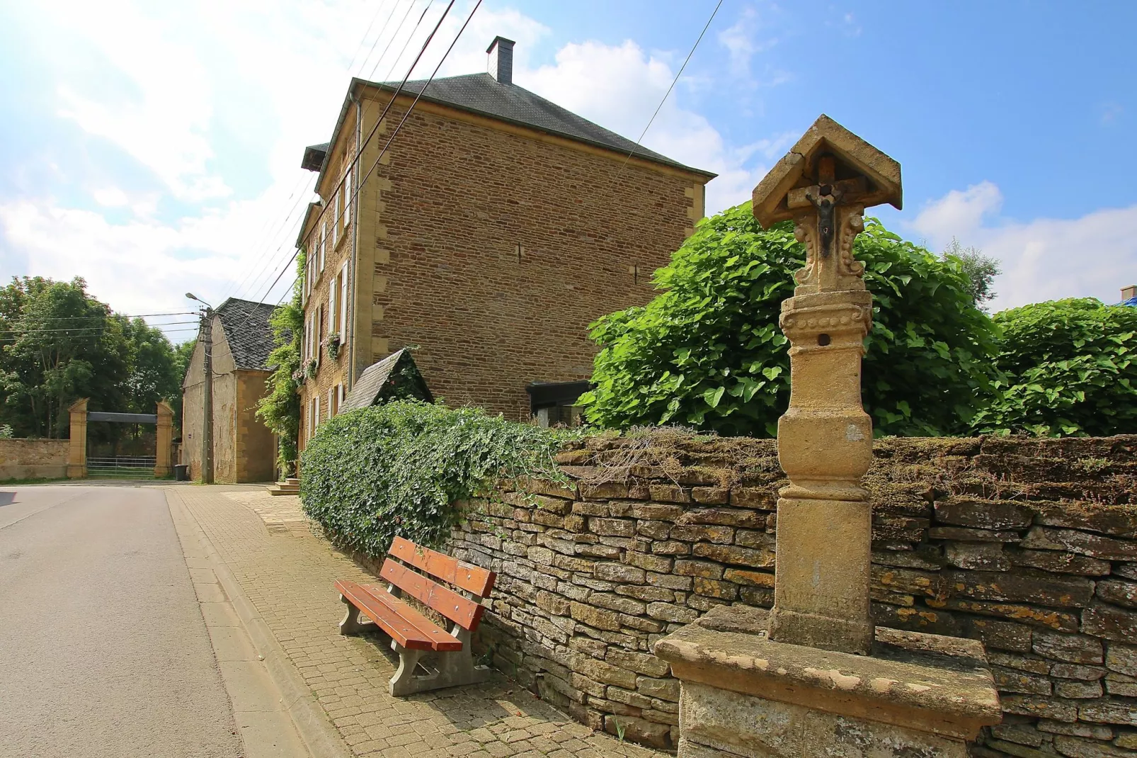 Baillet Latour-Areas summer 1km