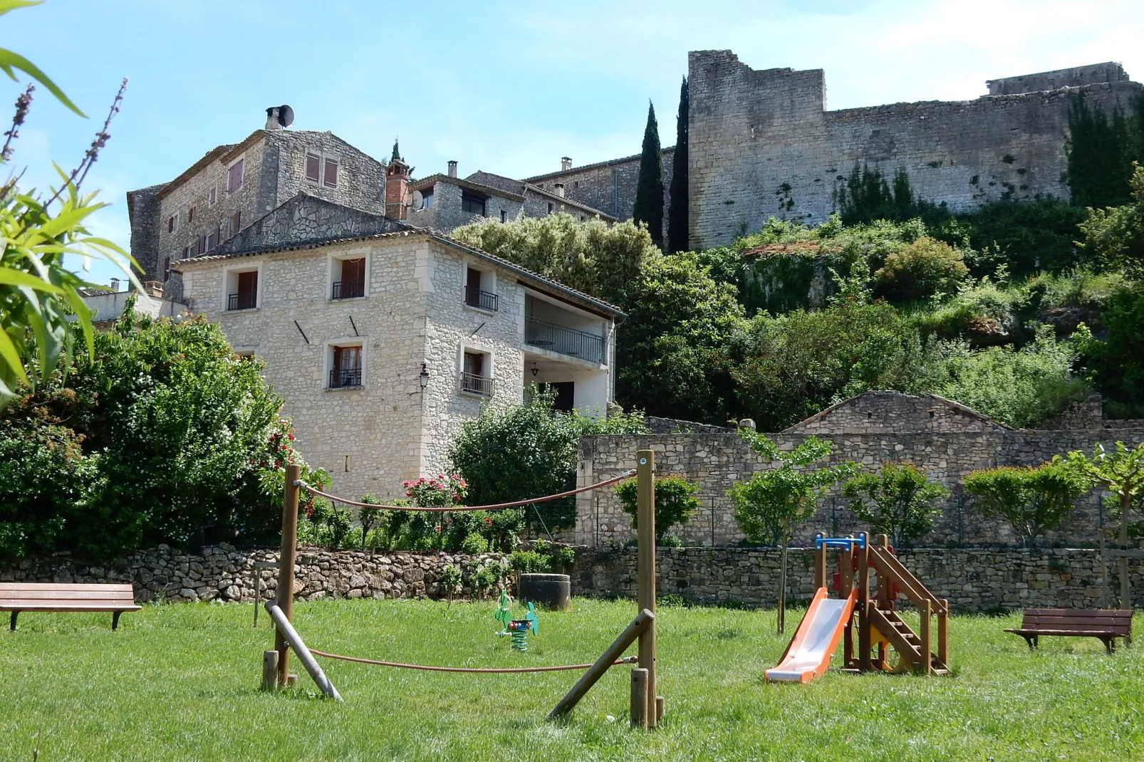 Le Travers-Areas summer 1km