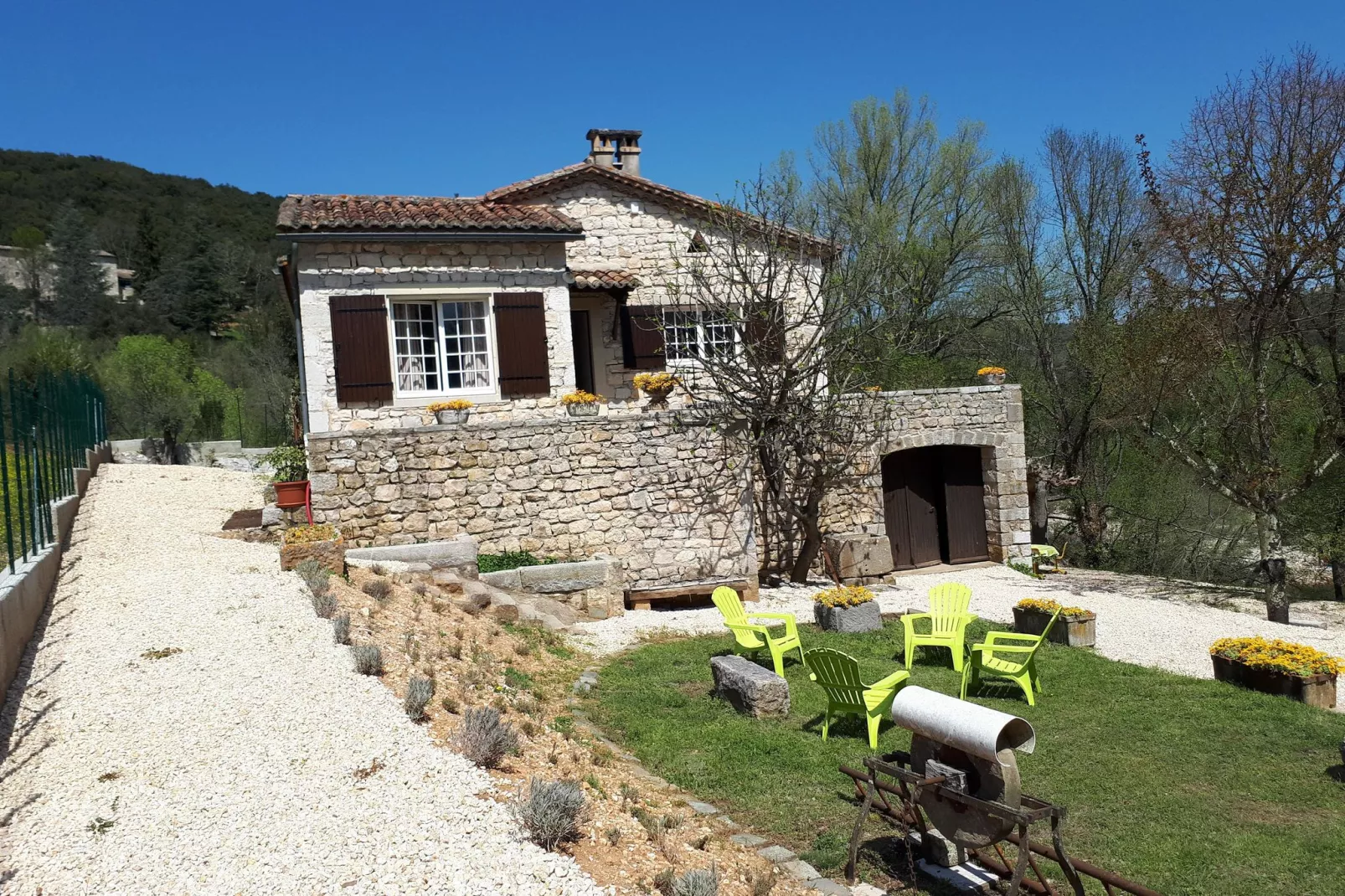 Le Travers-Exterior summer