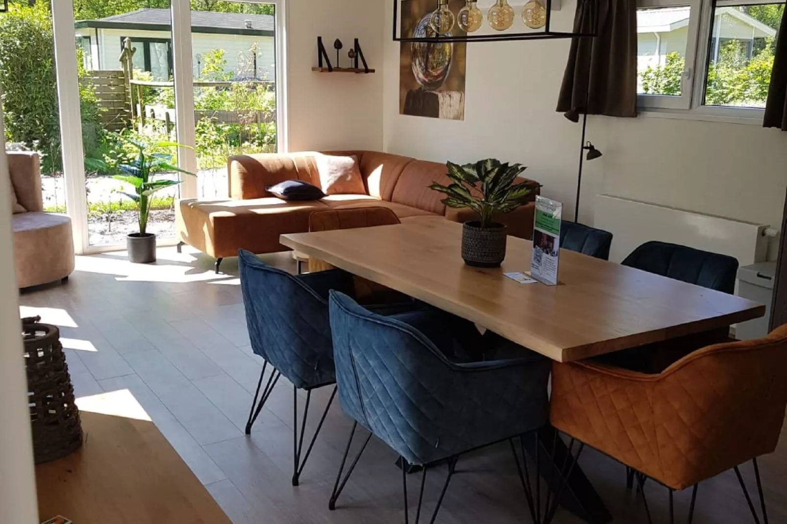 Vakantiepark De Rimboe & De Woeste Hoogte 20-Dining room