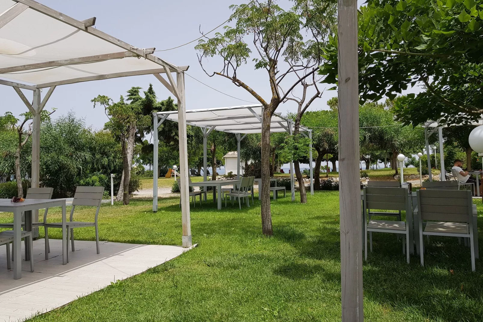 Mezzanine-Gardens summer