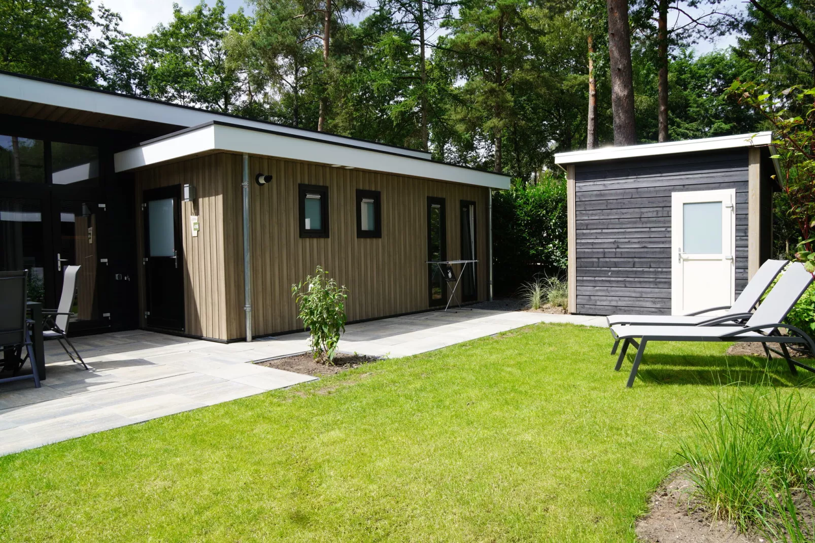 Vakantiepark De Rimboe & De Woeste Hoogte 20-Gardens summer