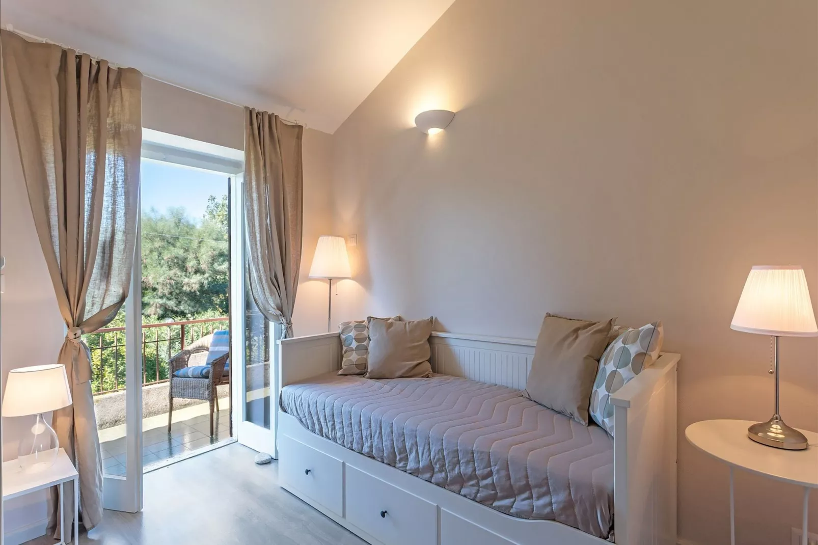 Villa Romance-Bedroom