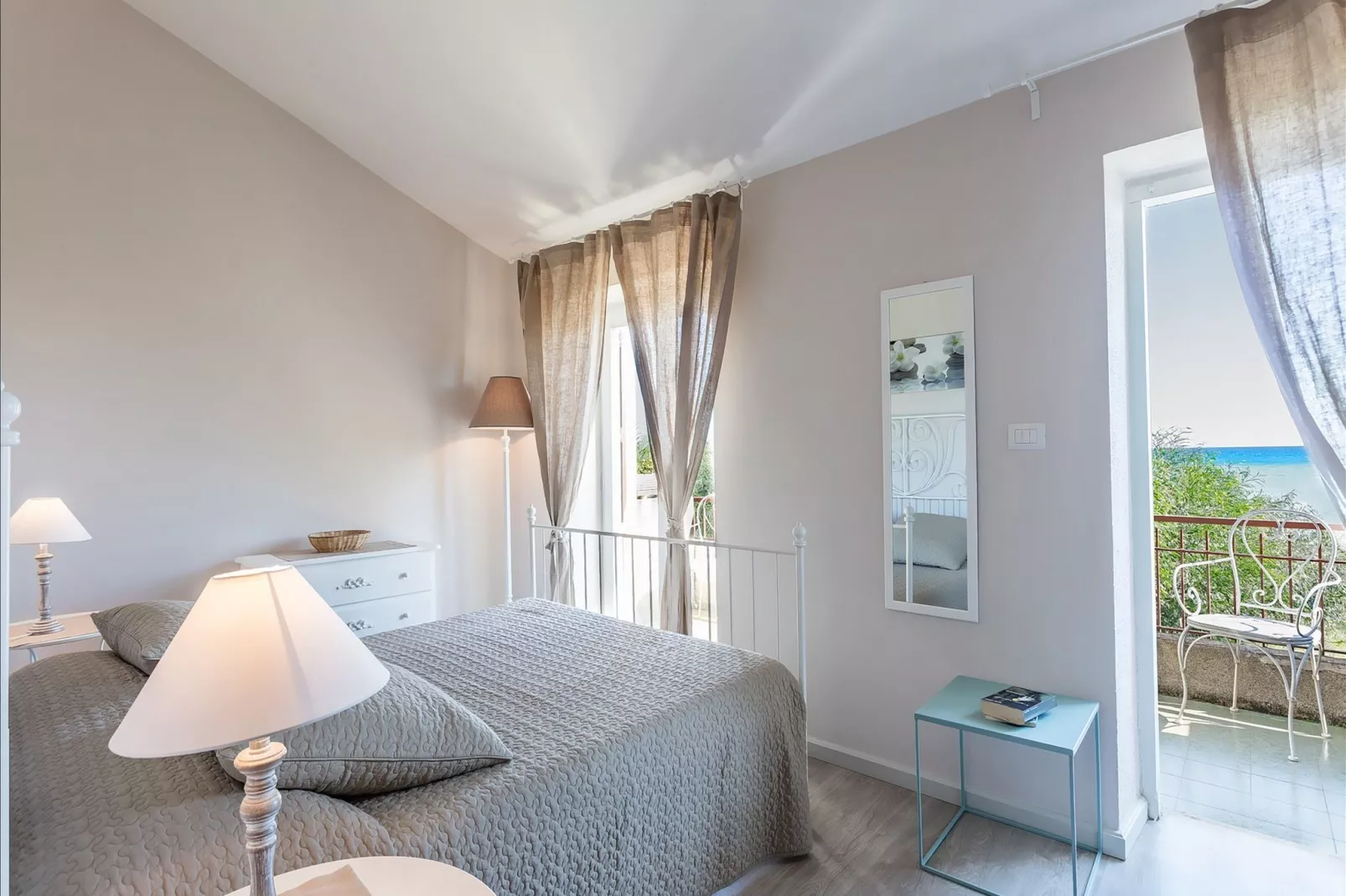 Villa Romance-Bedroom