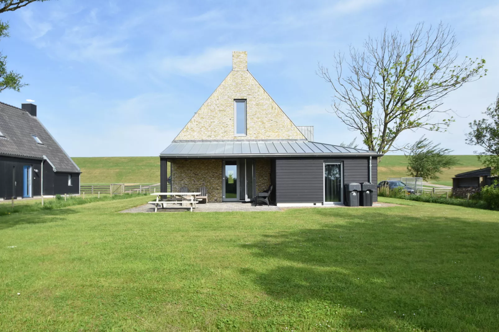 Zeedijk III-Exterior summer
