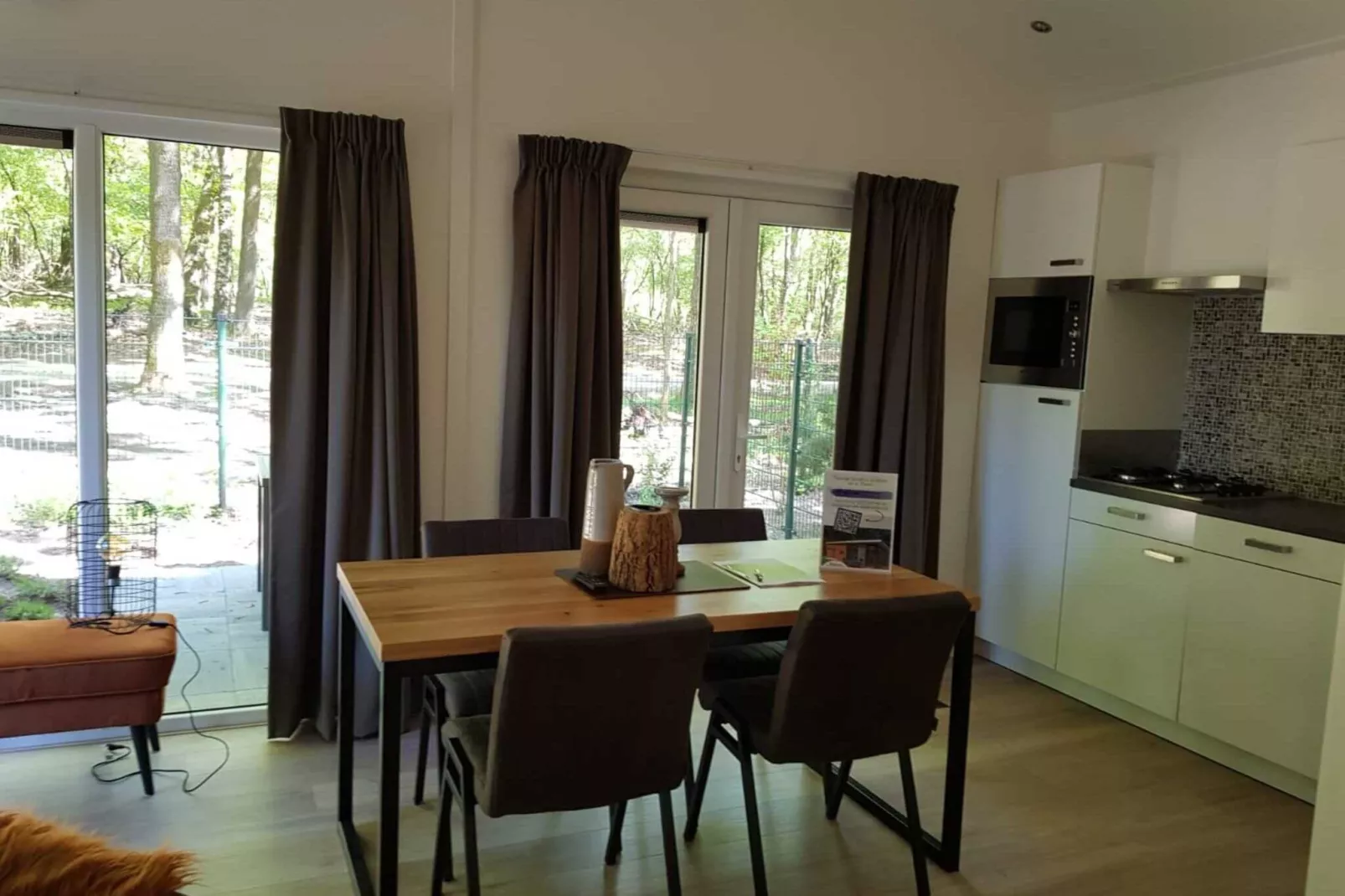 Vakantiepark De Rimboe & De Woeste Hoogte 21-Dining room