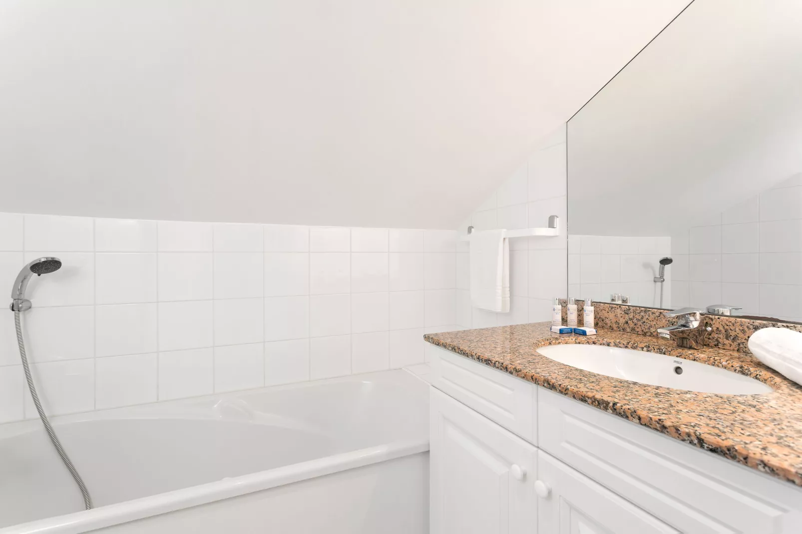 Villas de la Prade 2-Bathroom