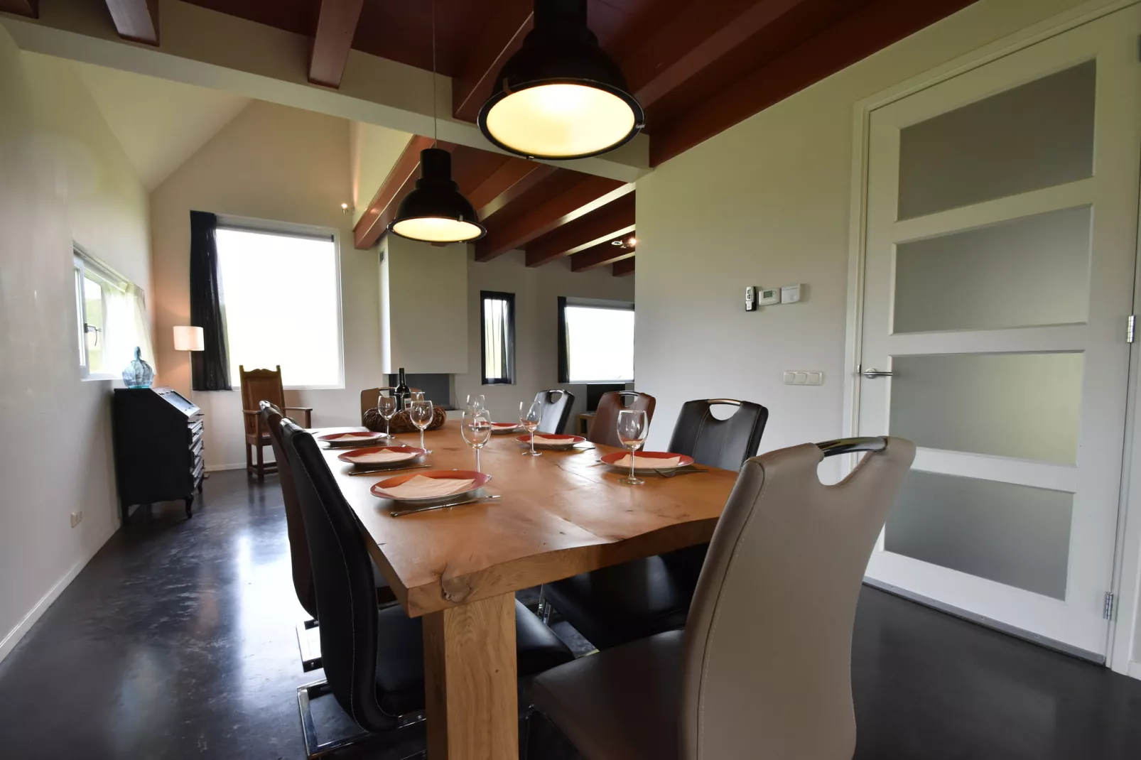 Zeedijk II-Dining room