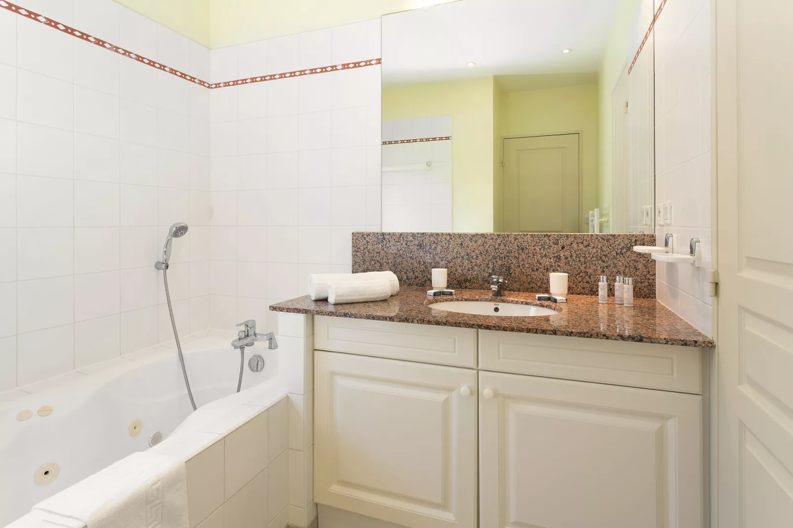 Villas de la Prade 2-Bathroom