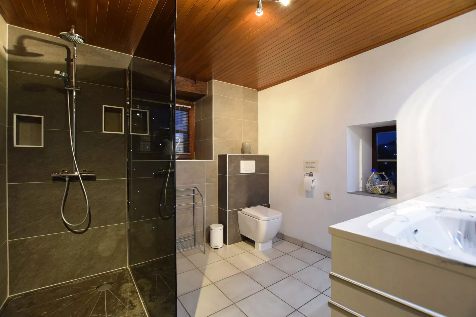 La Cave Voûtée-Bathroom