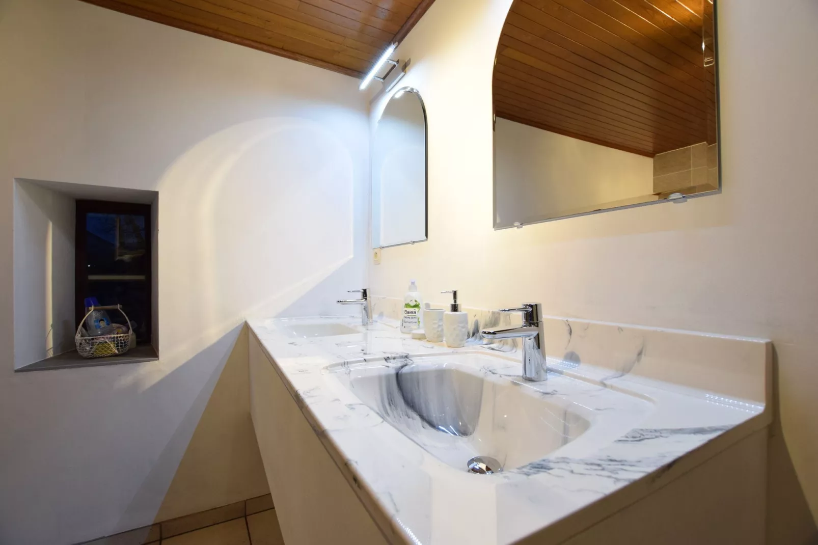 La Cave Voûtée-Bathroom