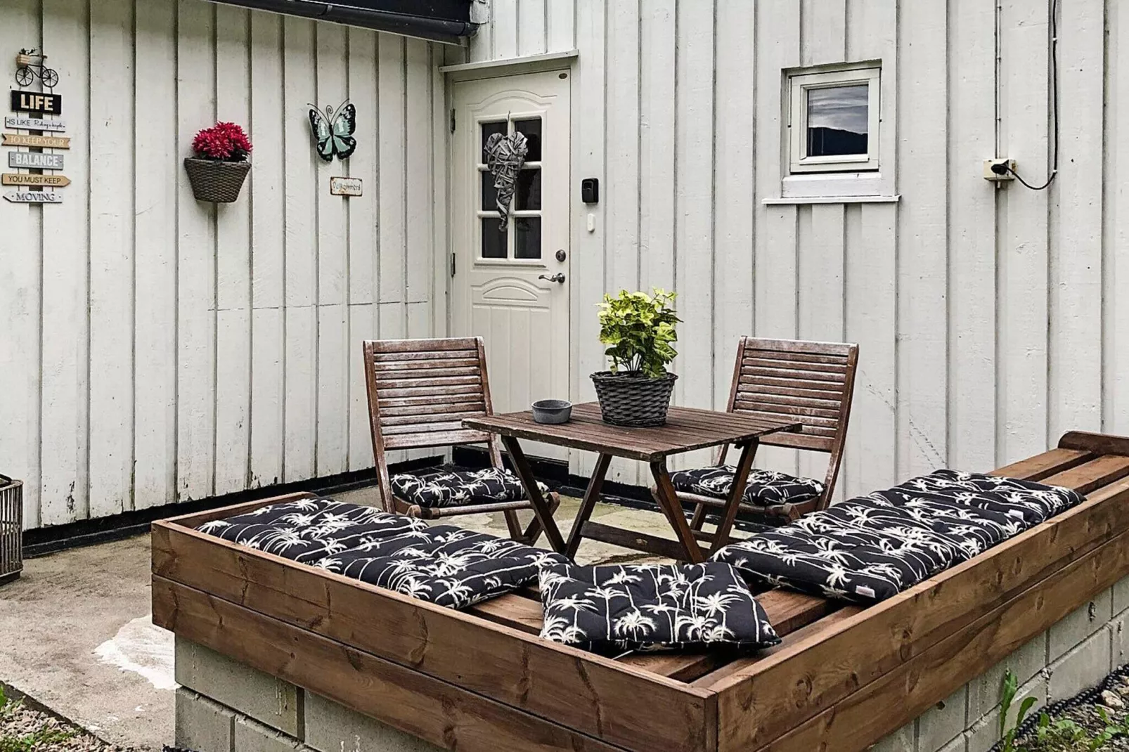 6 person holiday home in AVERØY