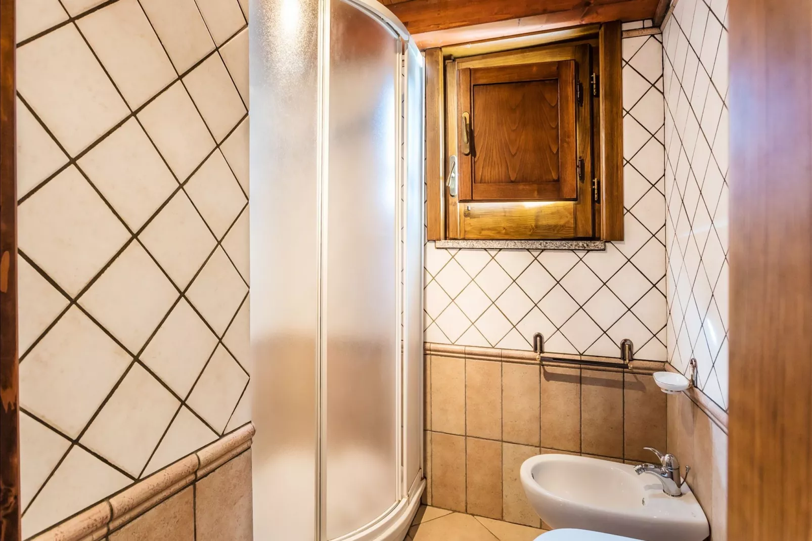 Orangery First Floor-Bathroom