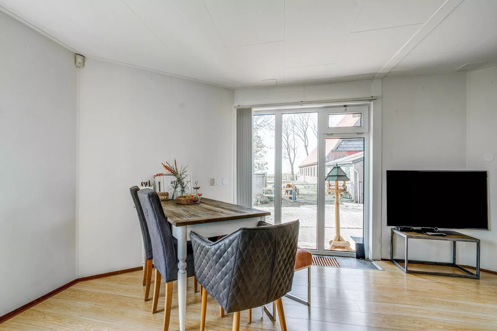 Knus chalet in Friesland met hottub-Esszimmer