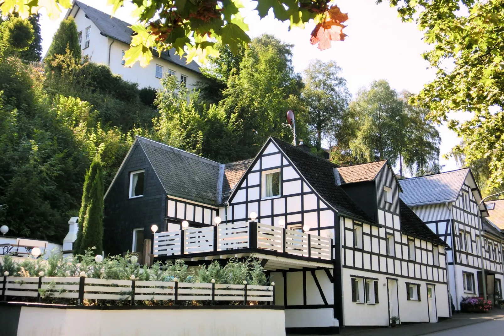 Hunau I-Exterior summer