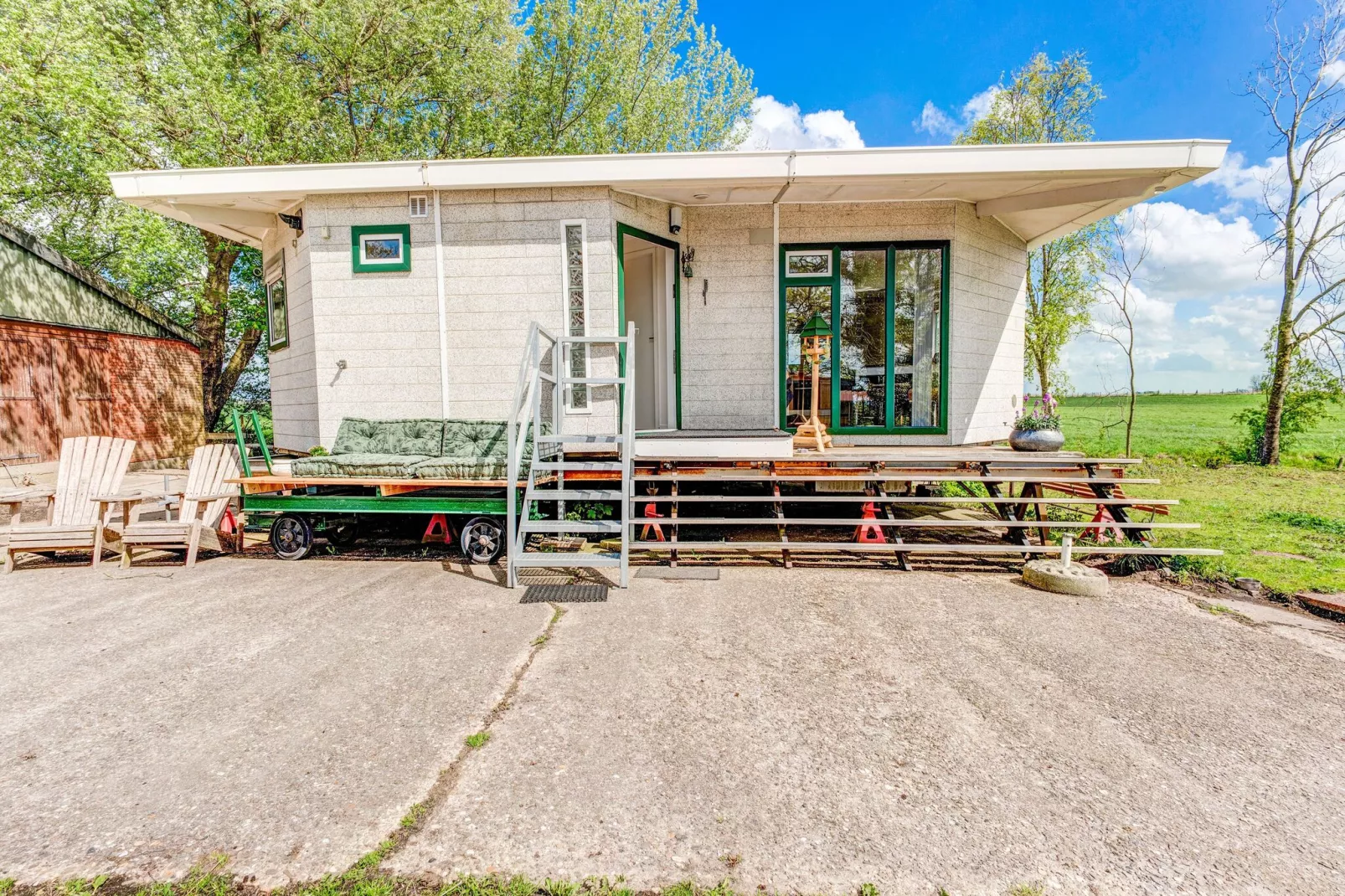 Knus chalet in Friesland met hottub-Außenbereich Sommer