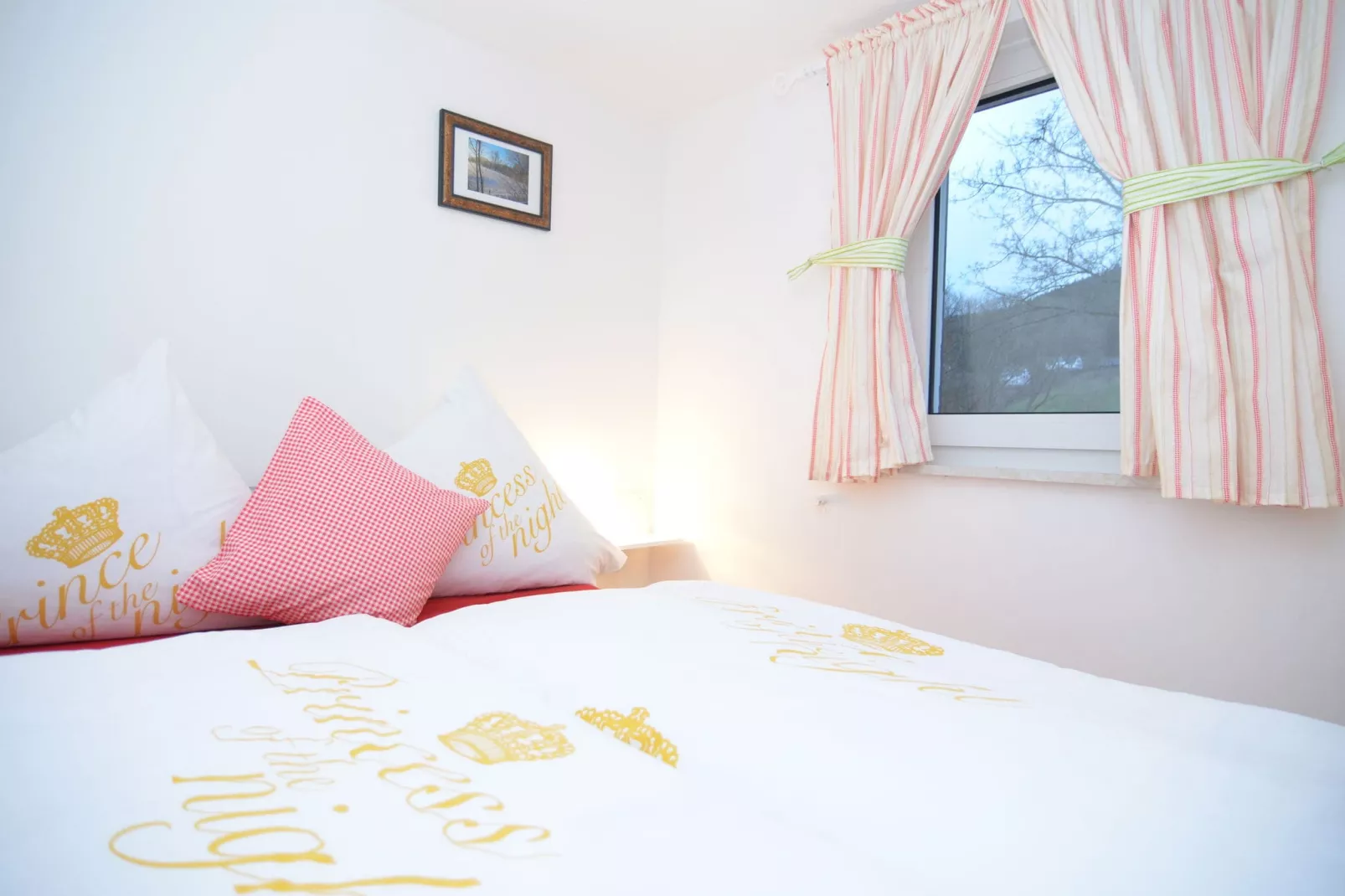 Hunau II-Bedroom