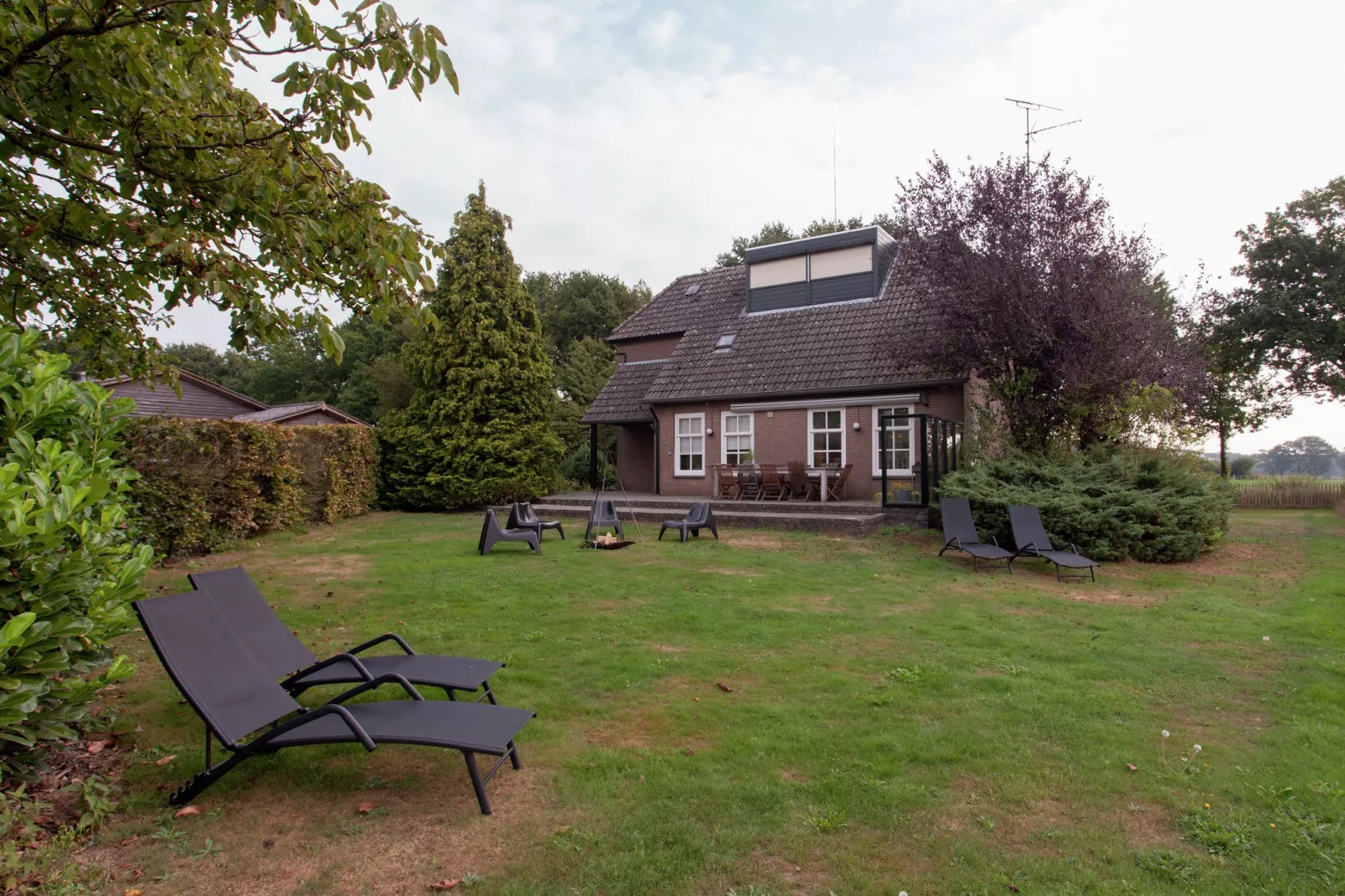 Dorpswoning De Plek-Gardens summer