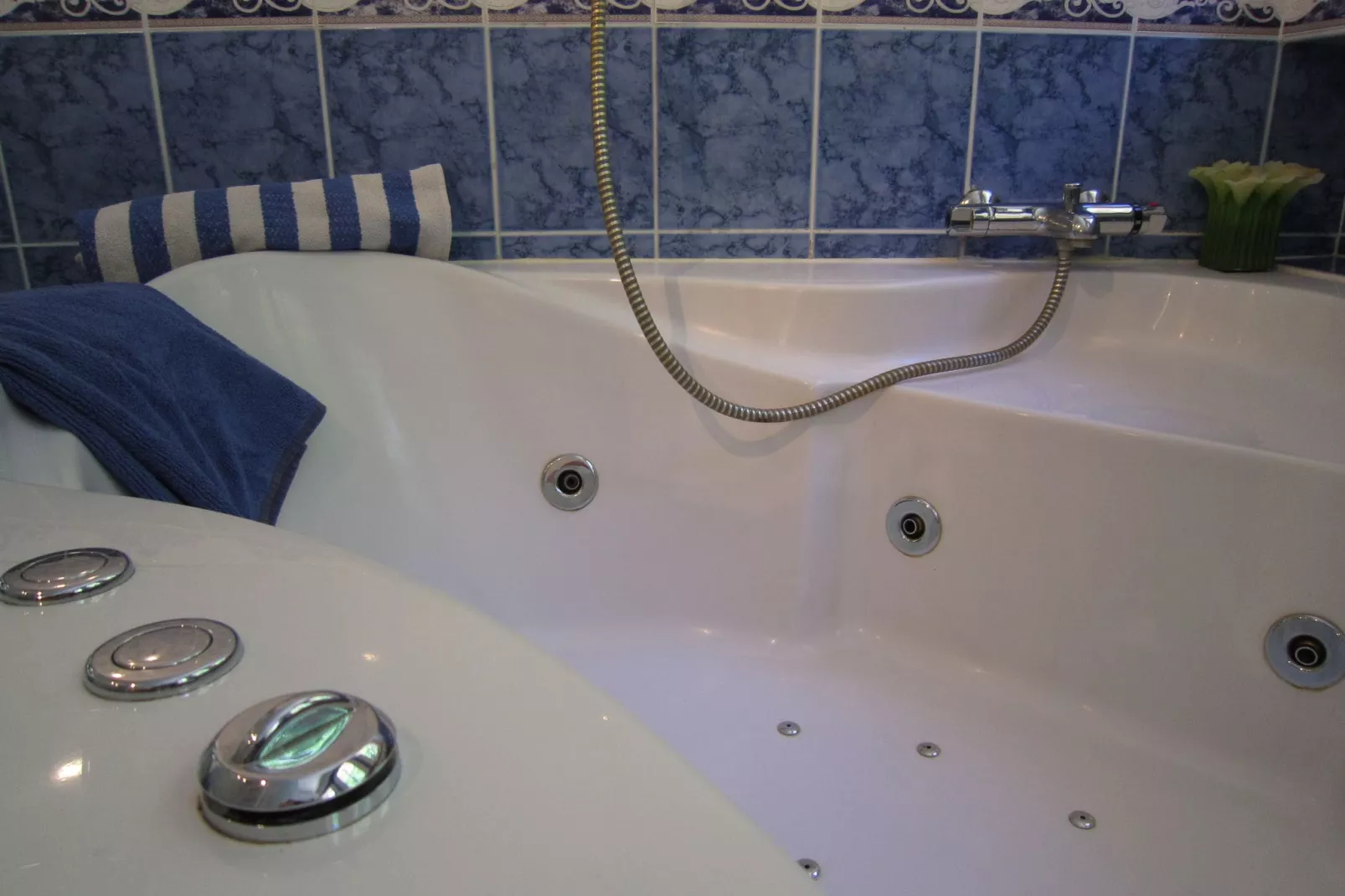 Au pied du château de Bouillon-Badezimmer