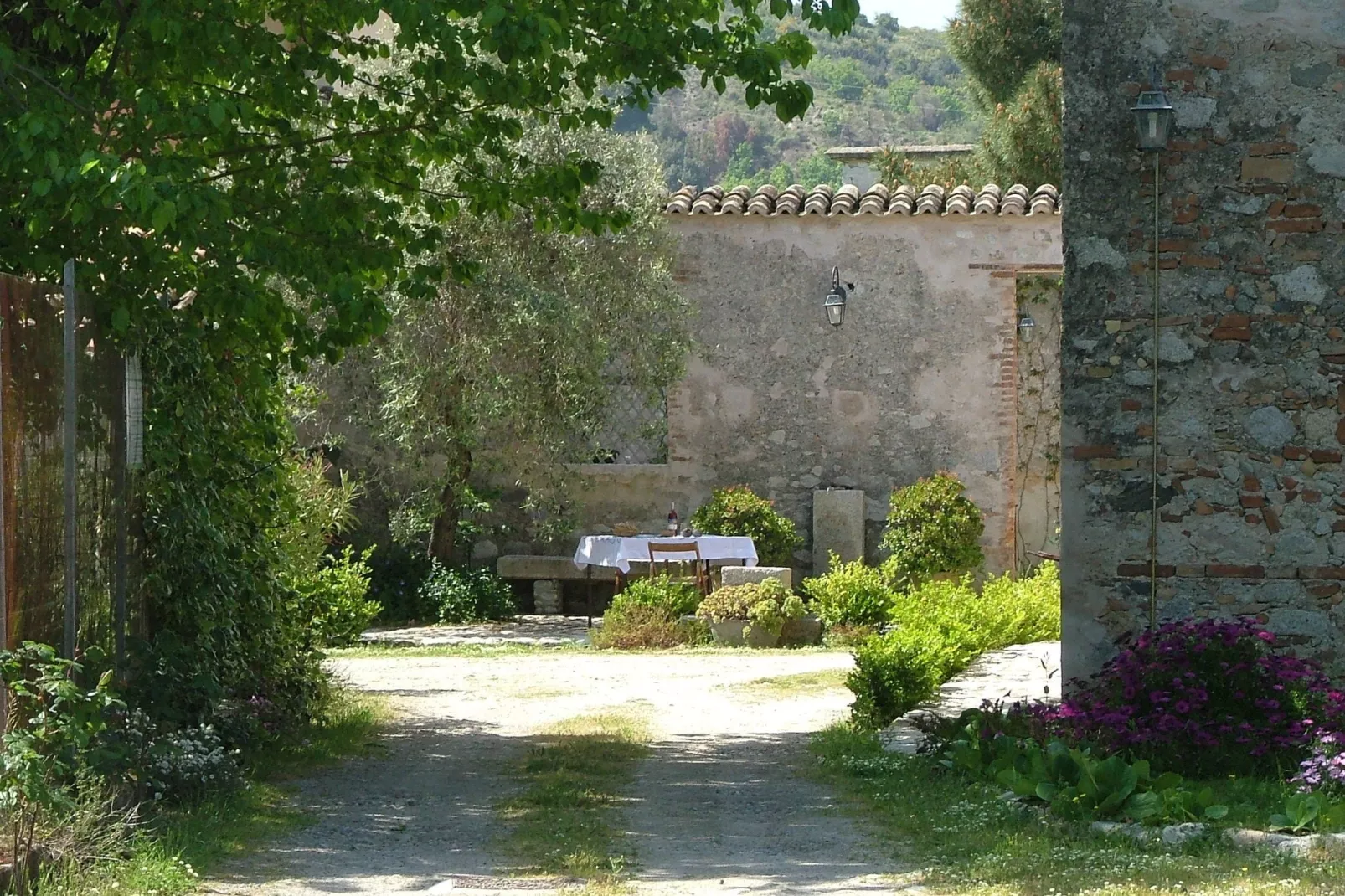 Casa Donna Vittoria-Gardens summer
