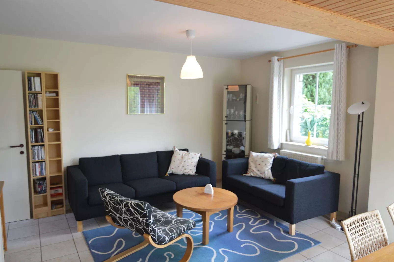 Yameta Down-Living room