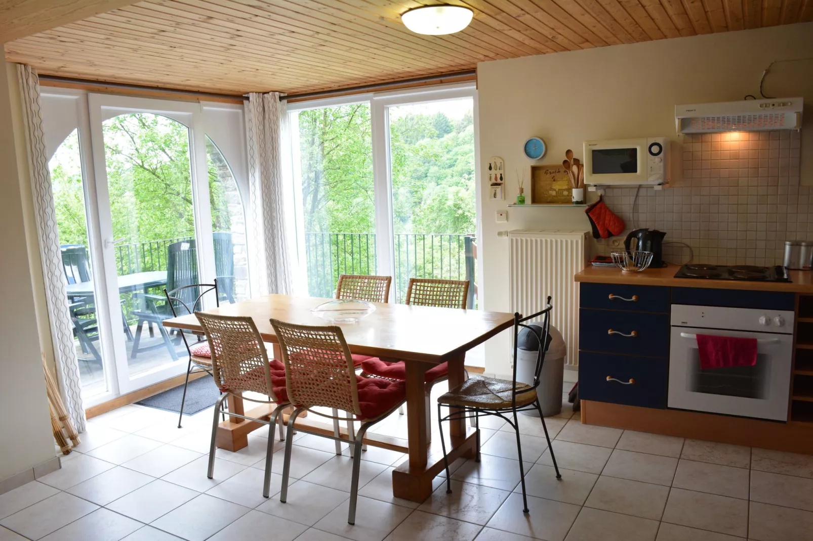 Yameta Down-Dining room