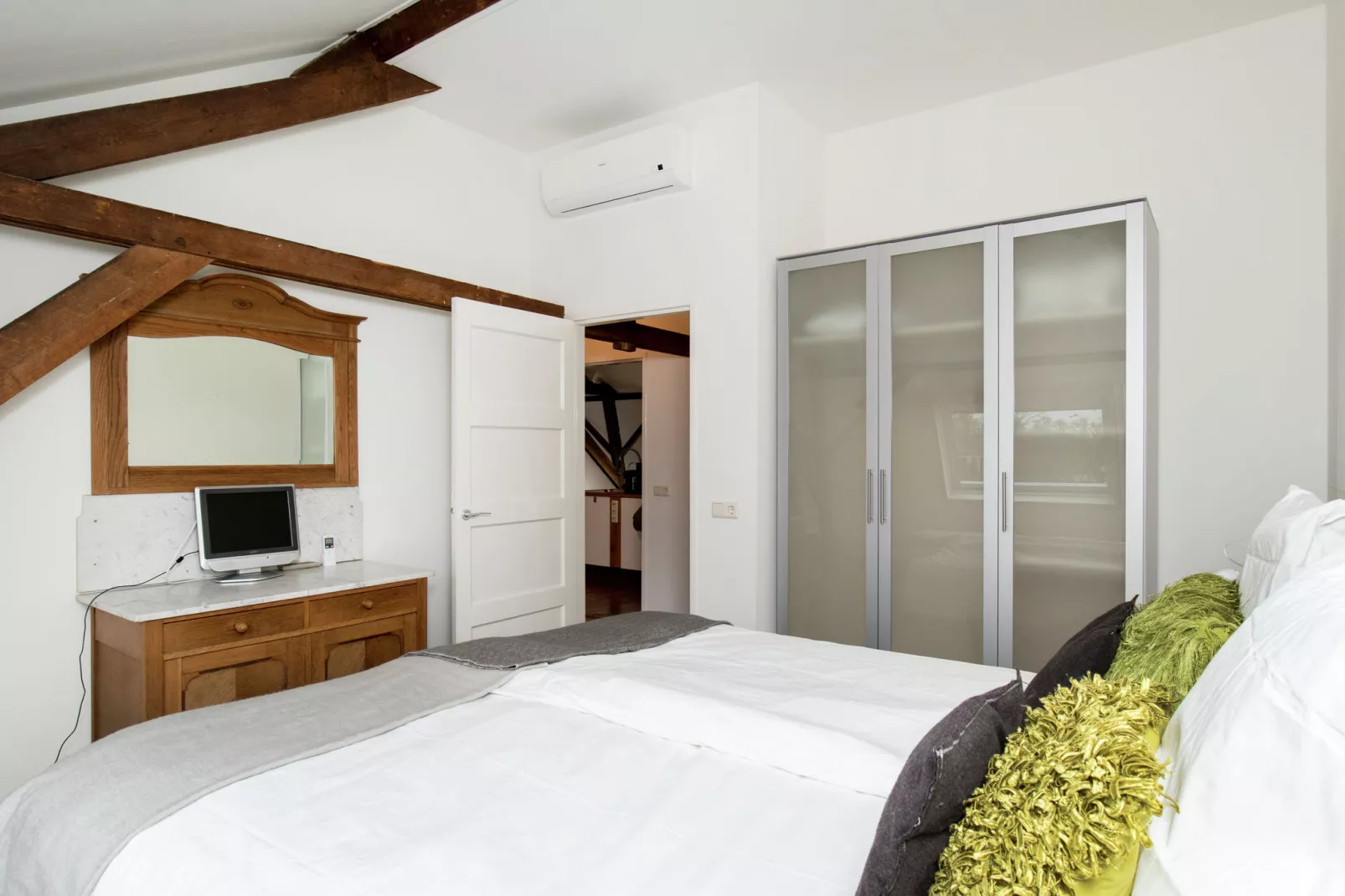 Dorpswoning Op Niveau-Bedroom
