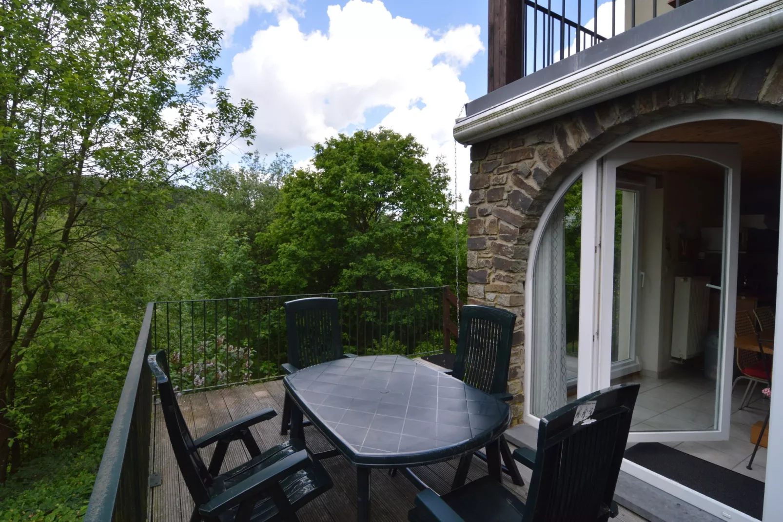 Yameta Down-Terrace balcony
