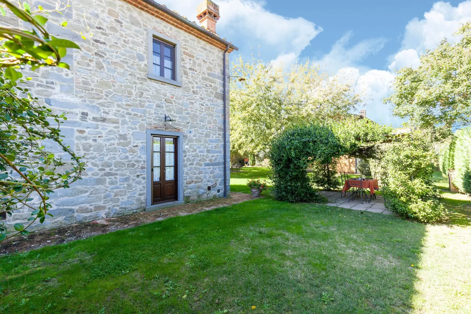 Quercia-Exterior summer