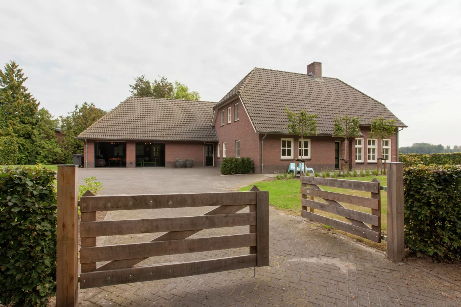 Dorpswoning Het Uitzicht-Exterior summer