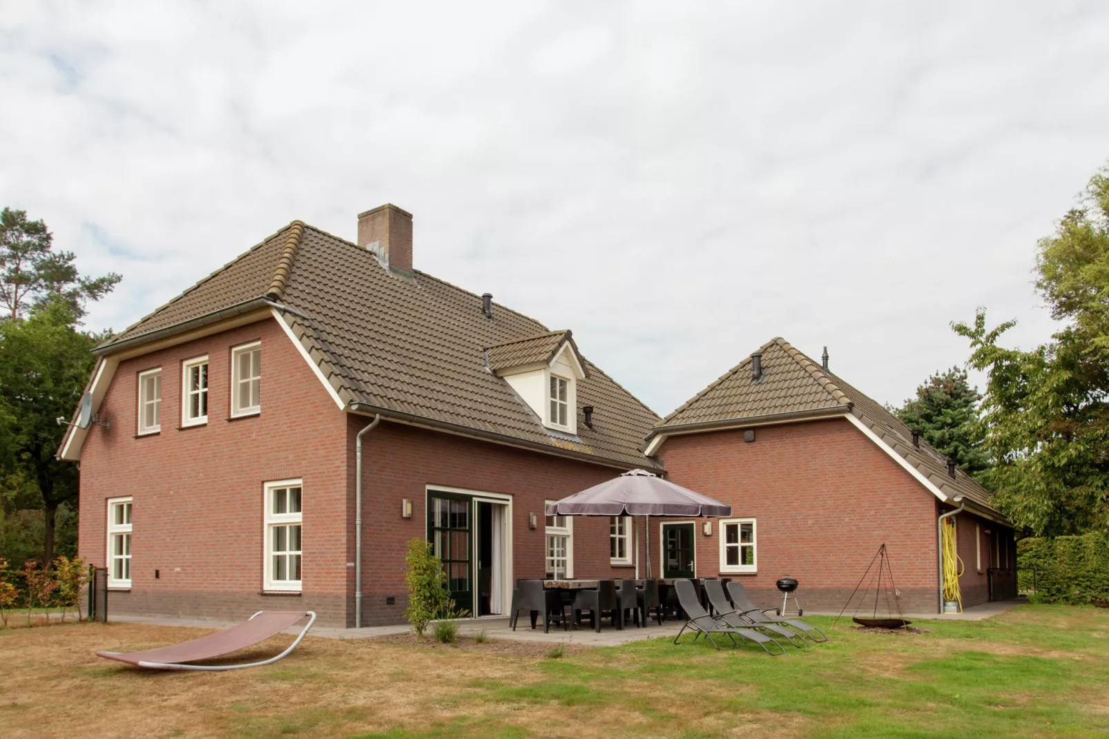 Dorpswoning Het Uitzicht-Exterior summer
