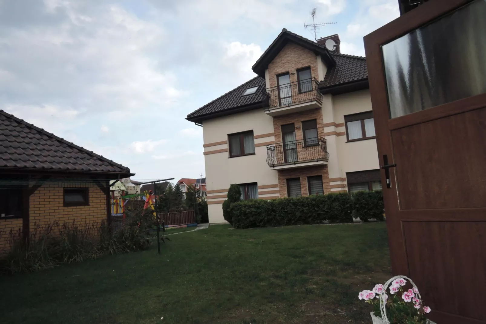 Komfortowy apartament z basenem i jacuzzi w Międzywodziu-Exterior summer